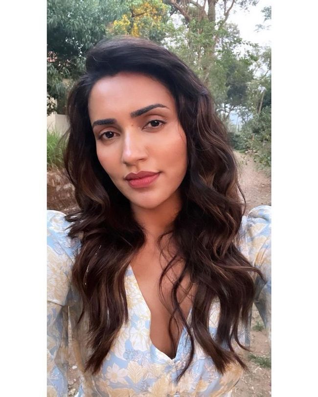 അക്ഷര ഗൗഡയുടെ കിടിലന്‍ ഫോട്ടോകള്‍ കാണാം