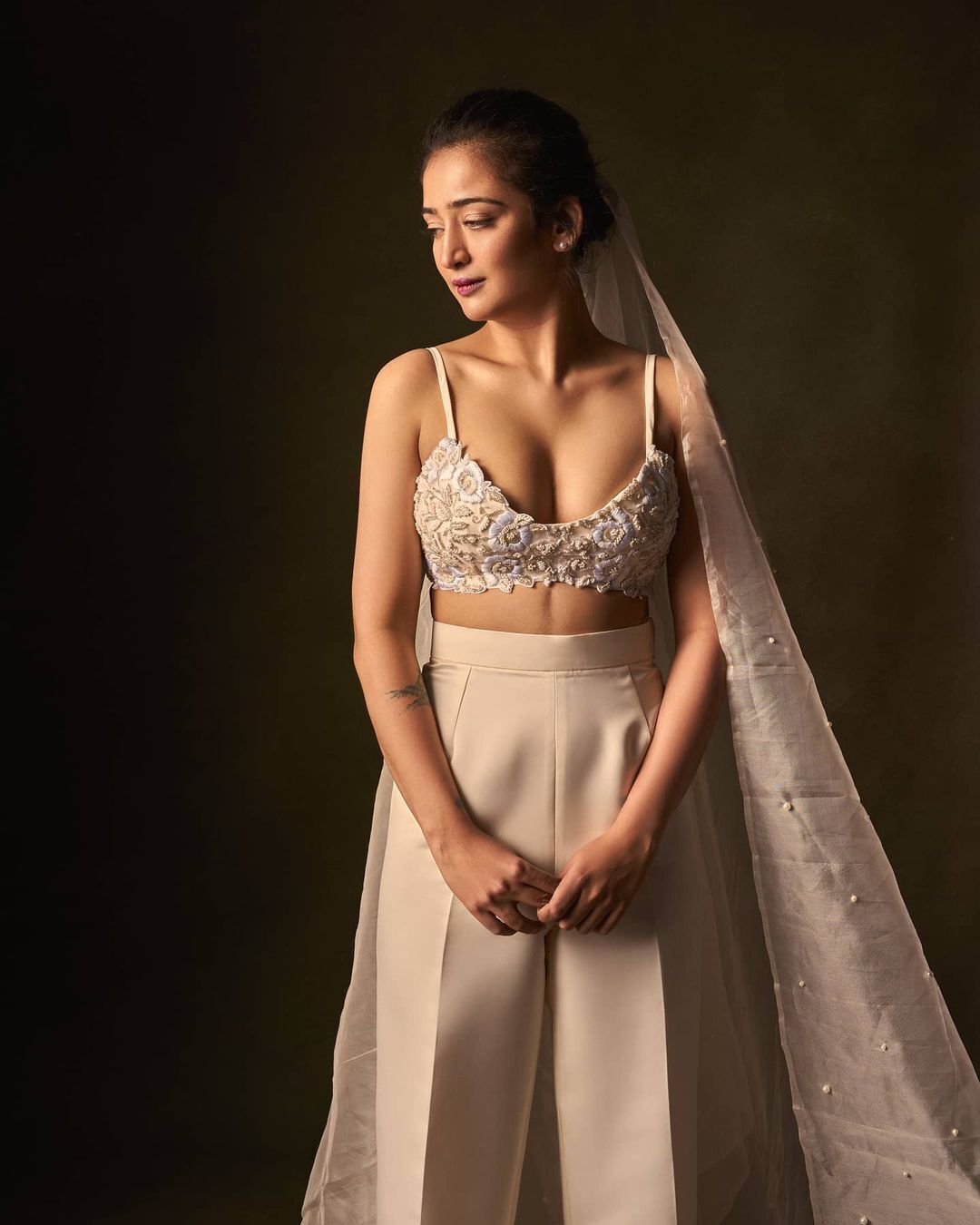 അക്ഷര ഹാസന്റെ ഗ്ലാമര്‍ ഫോട്ടോഷൂട്ടില്‍ ഞെട്ടി ആരാധര്‍; ചിത്രങ്ങള്‍ സോഷ്യല്‍ മീഡിയയില്‍ വൈറല്‍