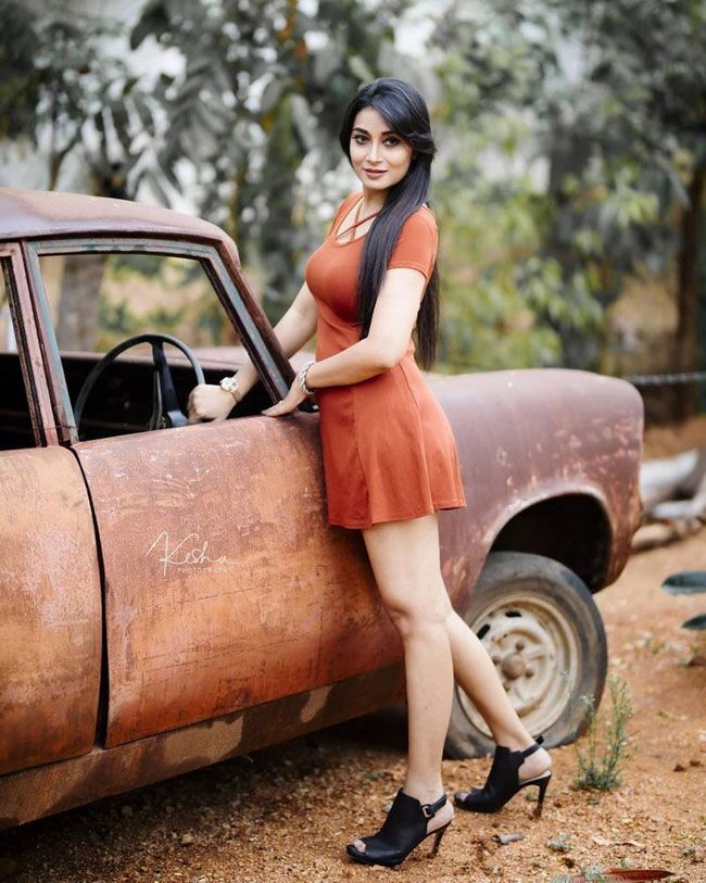 ഭാനു ശ്രീയുടെ ഏറ്റവും പുതിയ ചിത്രങ്ങള്‍ കാണാം