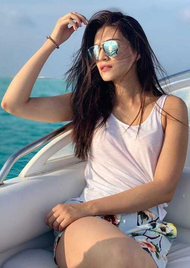 ആരാധകരെ ഞെട്ടിച്ച് കൃതി സനോനിന്റെ ഫോട്ടോഷൂട്ട്, ചിത്രങ്ങള്‍ കാണാം