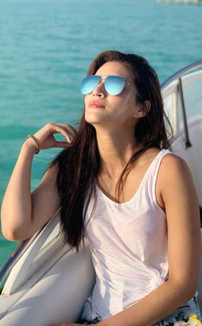 ആരാധകരെ ഞെട്ടിച്ച് കൃതി സനോനിന്റെ ഫോട്ടോഷൂട്ട്, ചിത്രങ്ങള്‍ കാണാം