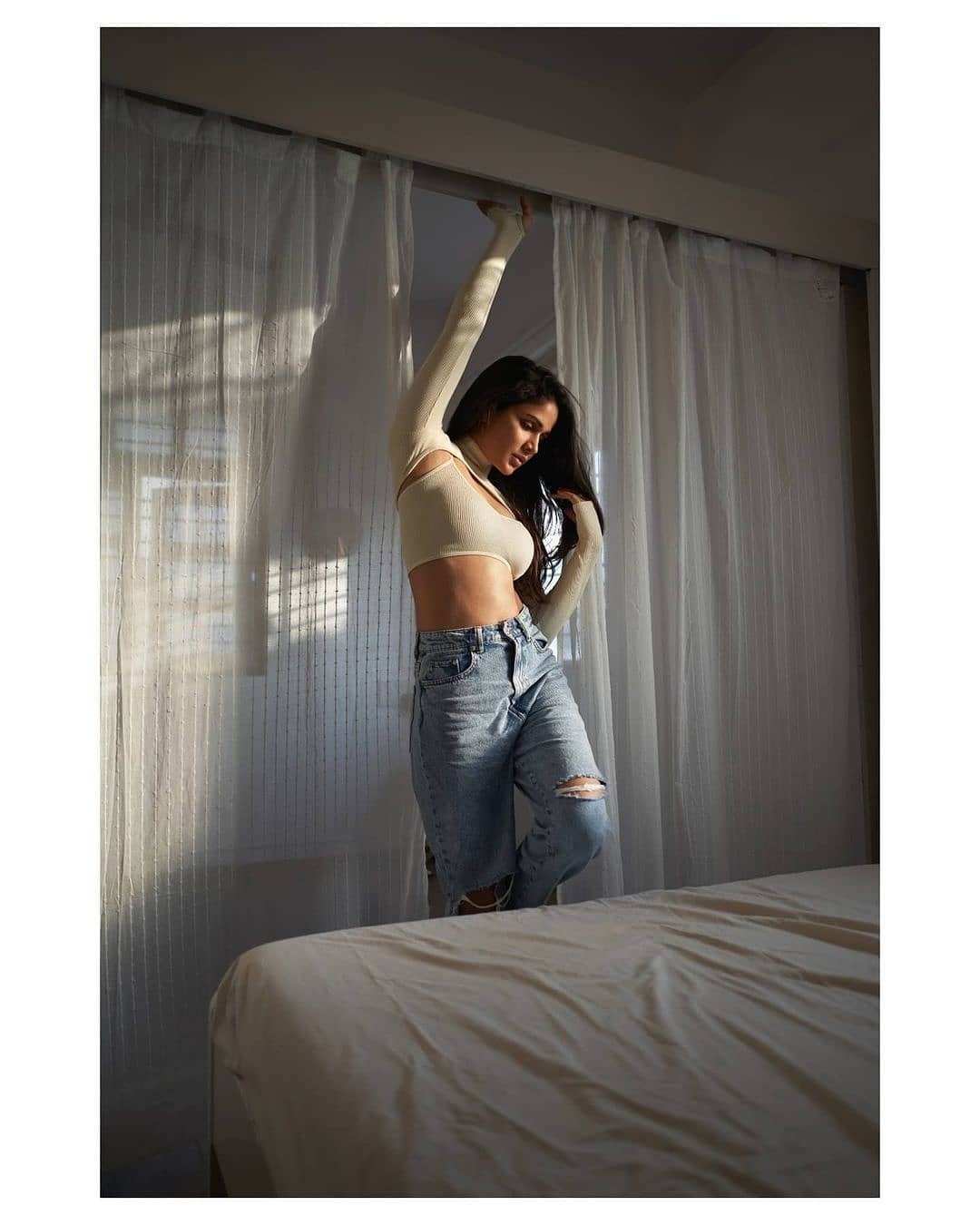 ഗ്ലാമറസ് ഒട്ടും ചോരാതെ ലാവണ്യ ത്രിപാഠിയുടെ ഫോട്ടോ ഷൂട്ട്; ചിത്രങ്ങള്‍ ഏറ്റെടുത്ത് ആരാധകര്‍