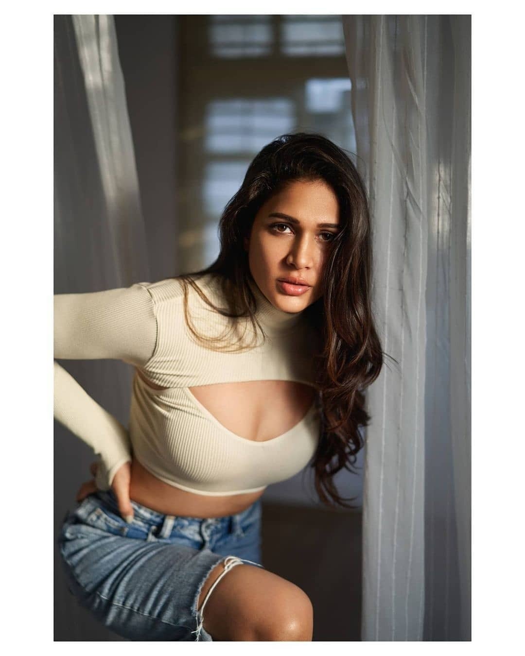 ഗ്ലാമറസ് ഒട്ടും ചോരാതെ ലാവണ്യ ത്രിപാഠിയുടെ ഫോട്ടോ ഷൂട്ട്; ചിത്രങ്ങള്‍ ഏറ്റെടുത്ത് ആരാധകര്‍