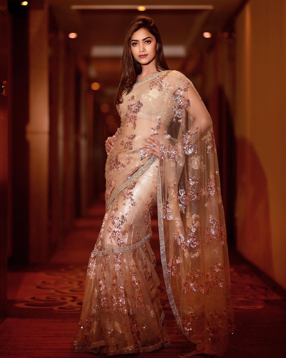 വേറിട്ട ലുക്കില്‍ മംമ്ത മോഹന്‍ദാസ്: നടിയുടെ അടിപൊളി ചിത്രങ്ങള്‍