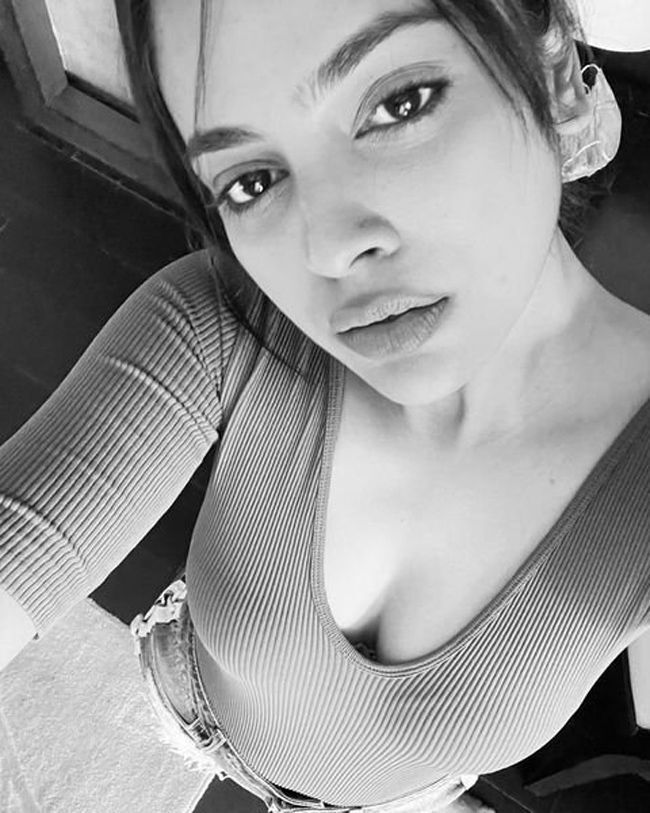 കൂൾ ലുക്കിൽ നന്ദിത ശ്വേത, ചിത്രങ്ങൾ