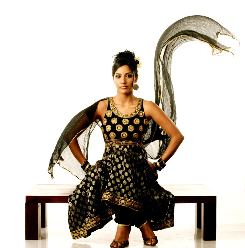 സ്റ്റൈലിഷായി നടി പ്രിയ ആനന്ദ്, ചിത്രങ്ങൾ