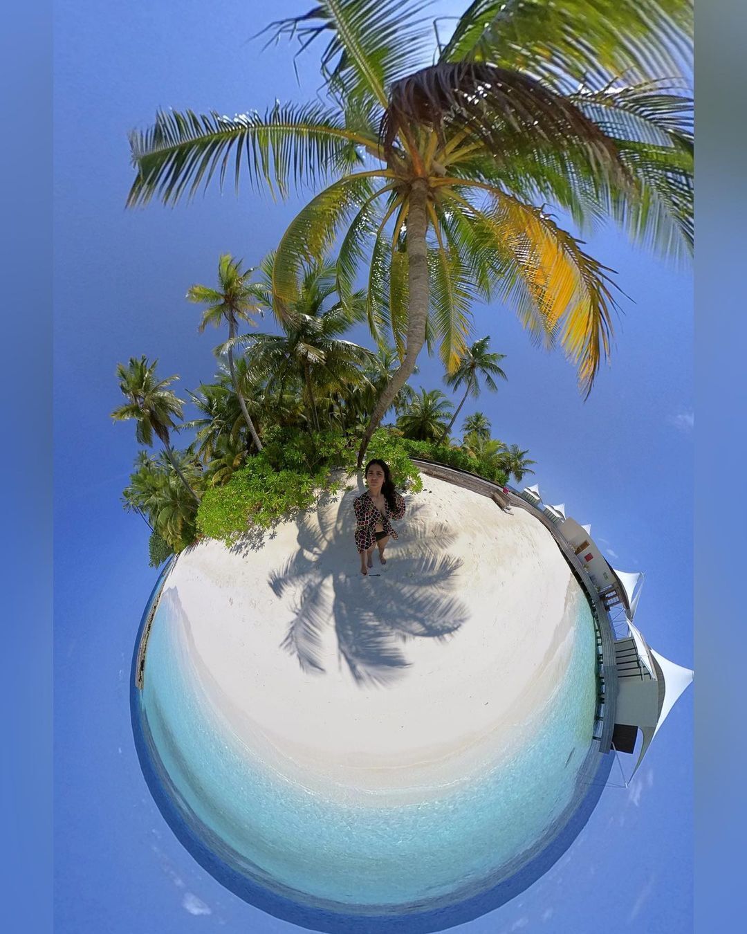 ഗ്ലാമര്‍ ലുക്കില്‍ നടി സാനിയ ഇയ്യപ്പന്‍: ചിത്രങ്ങള്‍ കാണാം