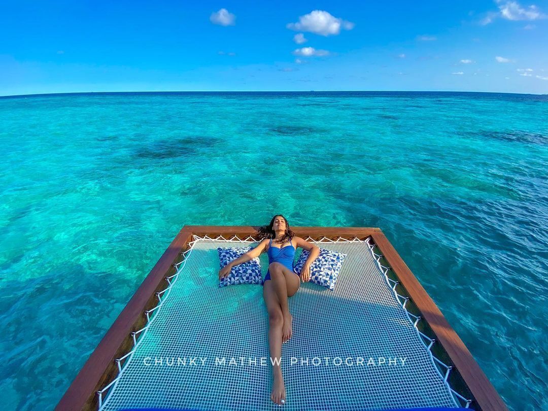 ഗ്ലാമര്‍ ലുക്കില്‍ നടി സാനിയ ഇയ്യപ്പന്‍: ചിത്രങ്ങള്‍ കാണാം