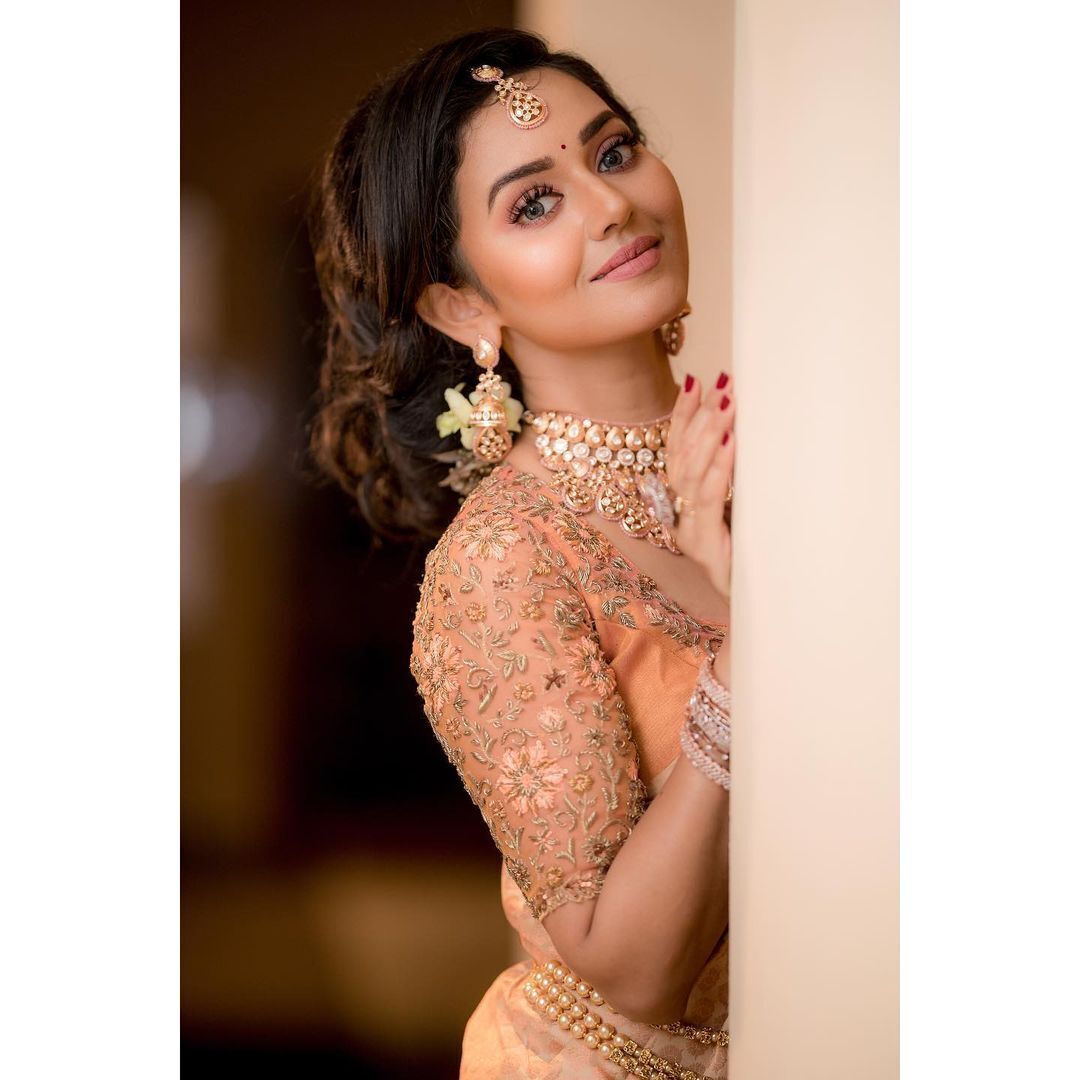 വിദ്യ പ്രദീപിന്റെ ഏറ്റവും പുതിയ ചിത്രങ്ങൾ കാണാം