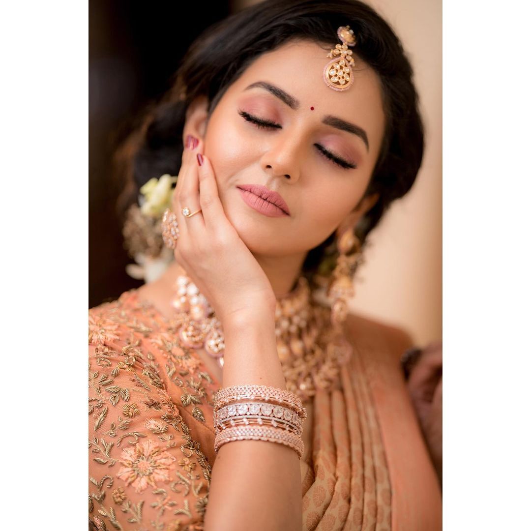 വിദ്യ പ്രദീപിന്റെ ഏറ്റവും പുതിയ ചിത്രങ്ങൾ കാണാം