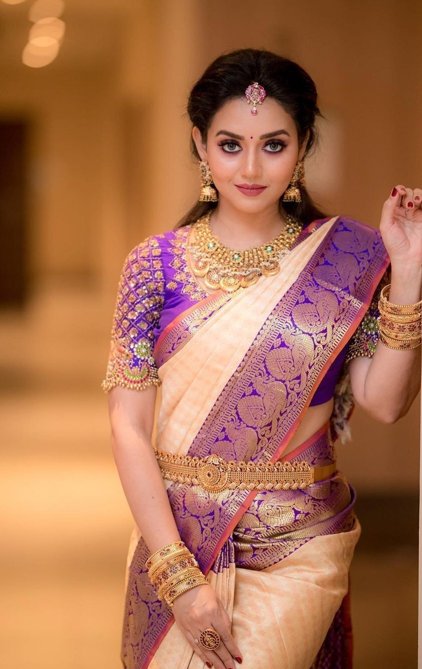 വിദ്യ പ്രദീപിന്റെ ഏറ്റവും പുതിയ ചിത്രങ്ങൾ കാണാം