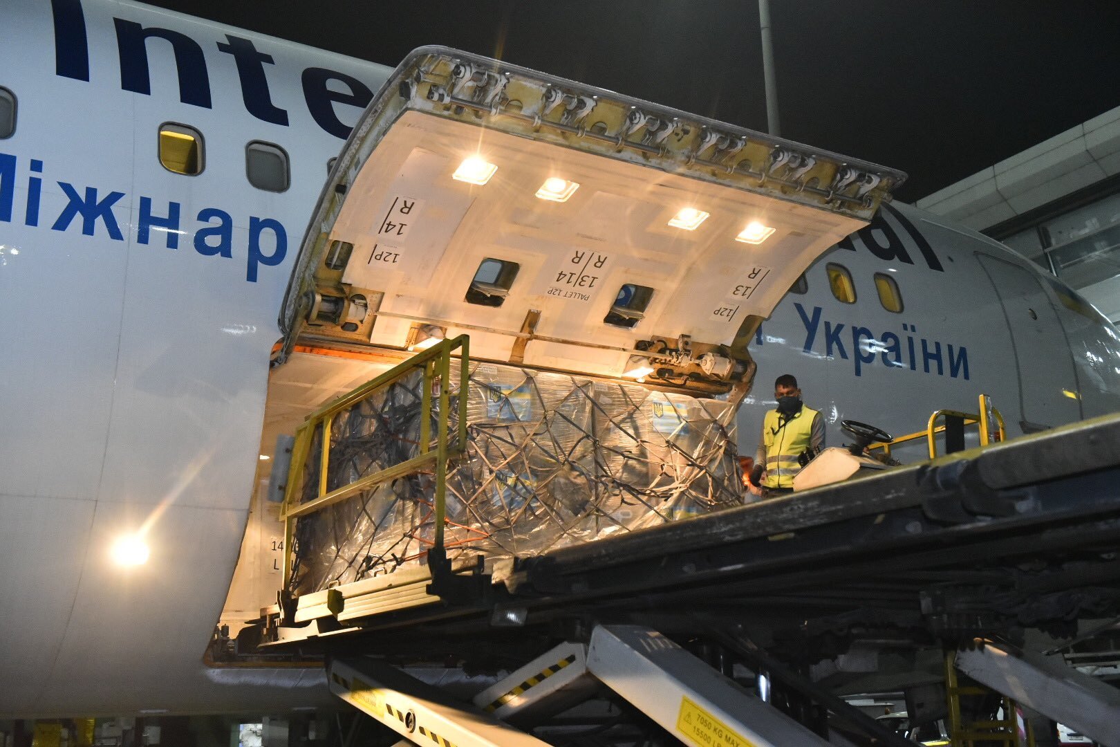 ഉക്രെയിനില്‍ നിന്ന്  ഓക്‌സിജന്‍ കോണ്‍സെന്‍ട്രേറ്ററുകള്‍ ഇന്ത്യയിലെത്തി: ചിത്രങ്ങള്‍