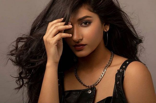 കറുപ്പിൽ ഹോട്ടായി നടി വിഷ്ണുപ്രിയ, പുതിയ ഫോട്ടോകൾ