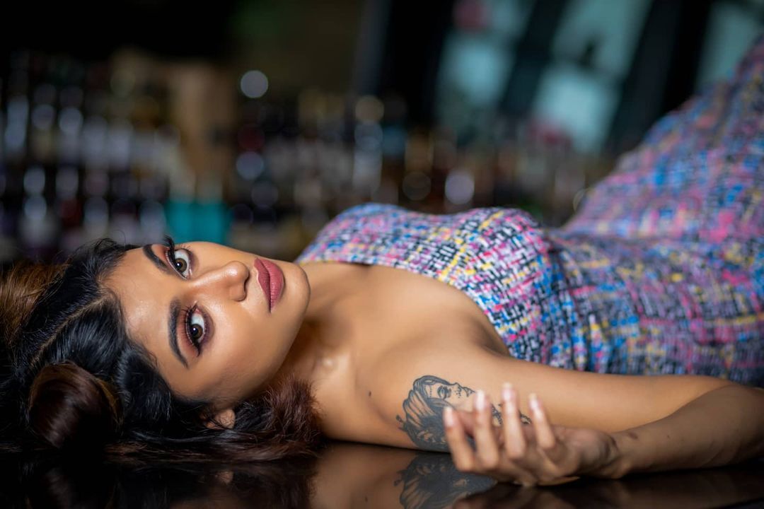 ഹോട്ട് ലുക്കിൽ നടി ഓവിയ ഹെലൻ, പുതിയ ചിത്രങ്ങൾ