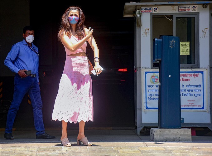Covid-19 2nd wave: Citizens Receive COVID-19 vaccine During third phase Of vaccination Across Indian, 12/05/2021