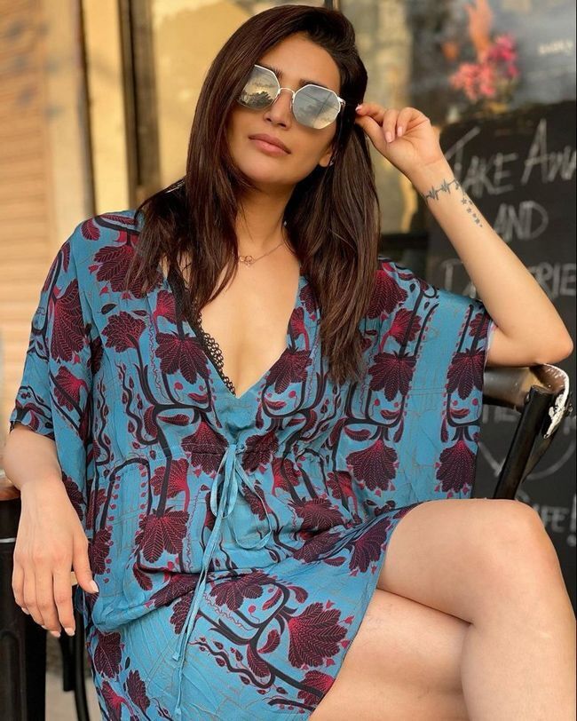 സൂപ്പർ കൂൾ ലുക്കിൽ കരിഷ്മ തന്ന,നടിയുടെ പുതിയ ചിത്രങ്ങൾ