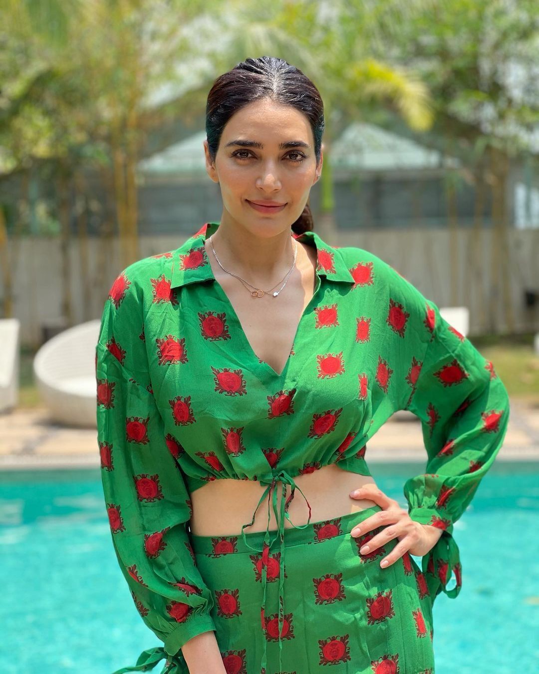 സൂപ്പർ കൂൾ ലുക്കിൽ കരിഷ്മ തന്ന,നടിയുടെ പുതിയ ചിത്രങ്ങൾ