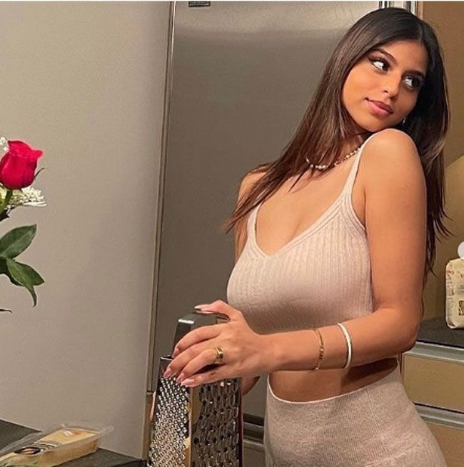 സൂപ്പര്‍ ലുക്കില്‍ തിളങ്ങി ഷാരൂഖിന്റെ മകള്‍ സുഹാന; ഏറ്റവും പുതിയ ചിത്രങ്ങള്‍ കാണാം