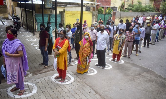 Covid-19 2nd wave: Citizens Receive COVID-19 vaccine During third phase Of vaccination Across Indian, 13/05/2021