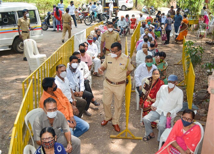 Covid-19 2nd wave: Citizens Receive COVID-19 vaccine During third phase Of vaccination Across Indian, 12/05/2021