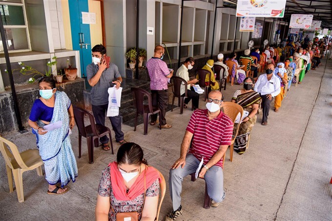 Covid-19 2nd wave: Citizens Receive COVID-19 vaccine During third phase Of vaccination Across Indian, 13/05/2021
