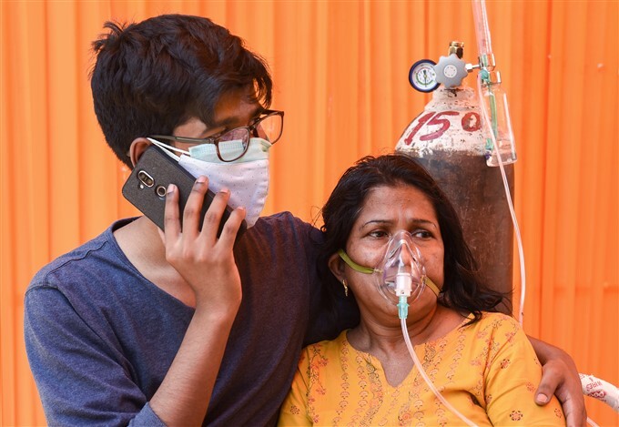 Covid-19 2nd wave: COVID-19 patient receives free oxygen by Hemkunt Foundation in Gurugram