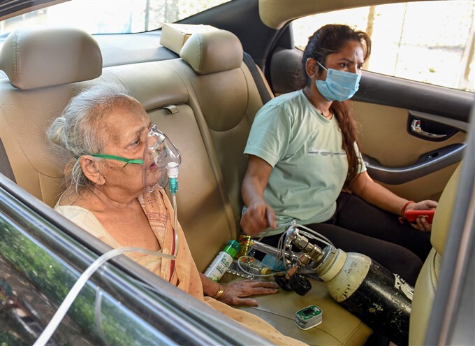 Covid-19 2nd wave: COVID-19 patient receives free oxygen by Hemkunt Foundation in Gurugram
