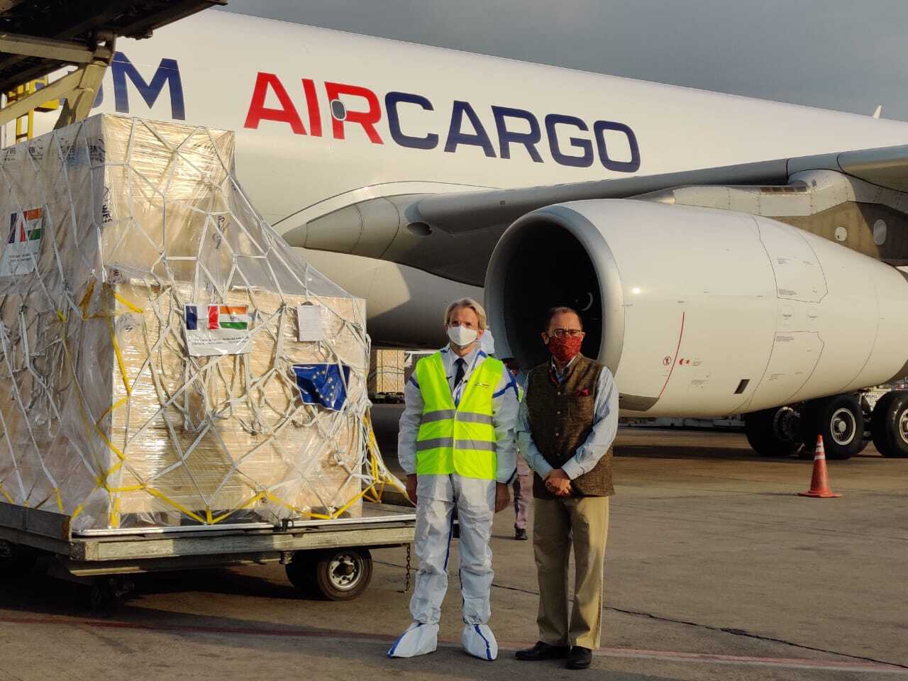 ഇന്ത്യയ്ക്ക് കൈത്താങ്ങ്, ഫ്രാന്‍സില്‍ നിന്ന് വൈദ്യ സഹായമെത്തി: ചിത്രങ്ങള്‍ കാണാം