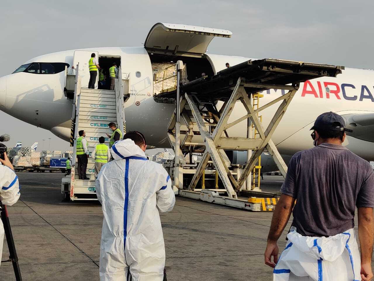 ഇന്ത്യയ്ക്ക് കൈത്താങ്ങ്, ഫ്രാന്‍സില്‍ നിന്ന് വൈദ്യ സഹായമെത്തി: ചിത്രങ്ങള്‍ കാണാം