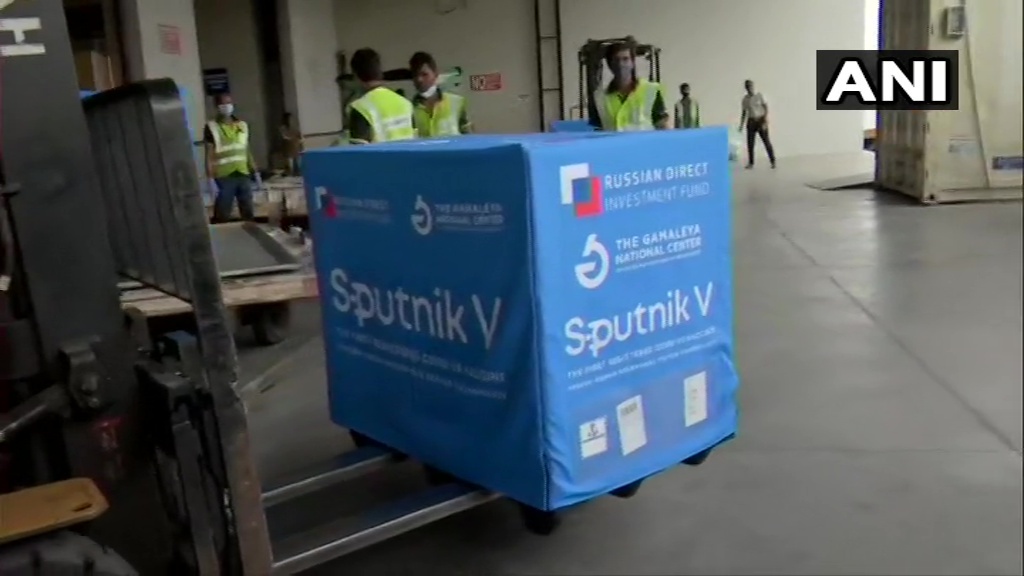 റഷ്യയുടെ സ്പുട്‌നിക് 5 വാക്‌സിന്റെ ഒന്നര ലക്ഷം ഡോസ് ഹൈദരാബാദിലെത്തി: ചിത്രങ്ങള്‍ കാണാം