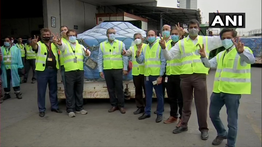 റഷ്യയുടെ സ്പുട്‌നിക് 5 വാക്‌സിന്റെ ഒന്നര ലക്ഷം ഡോസ് ഹൈദരാബാദിലെത്തി: ചിത്രങ്ങള്‍ കാണാം