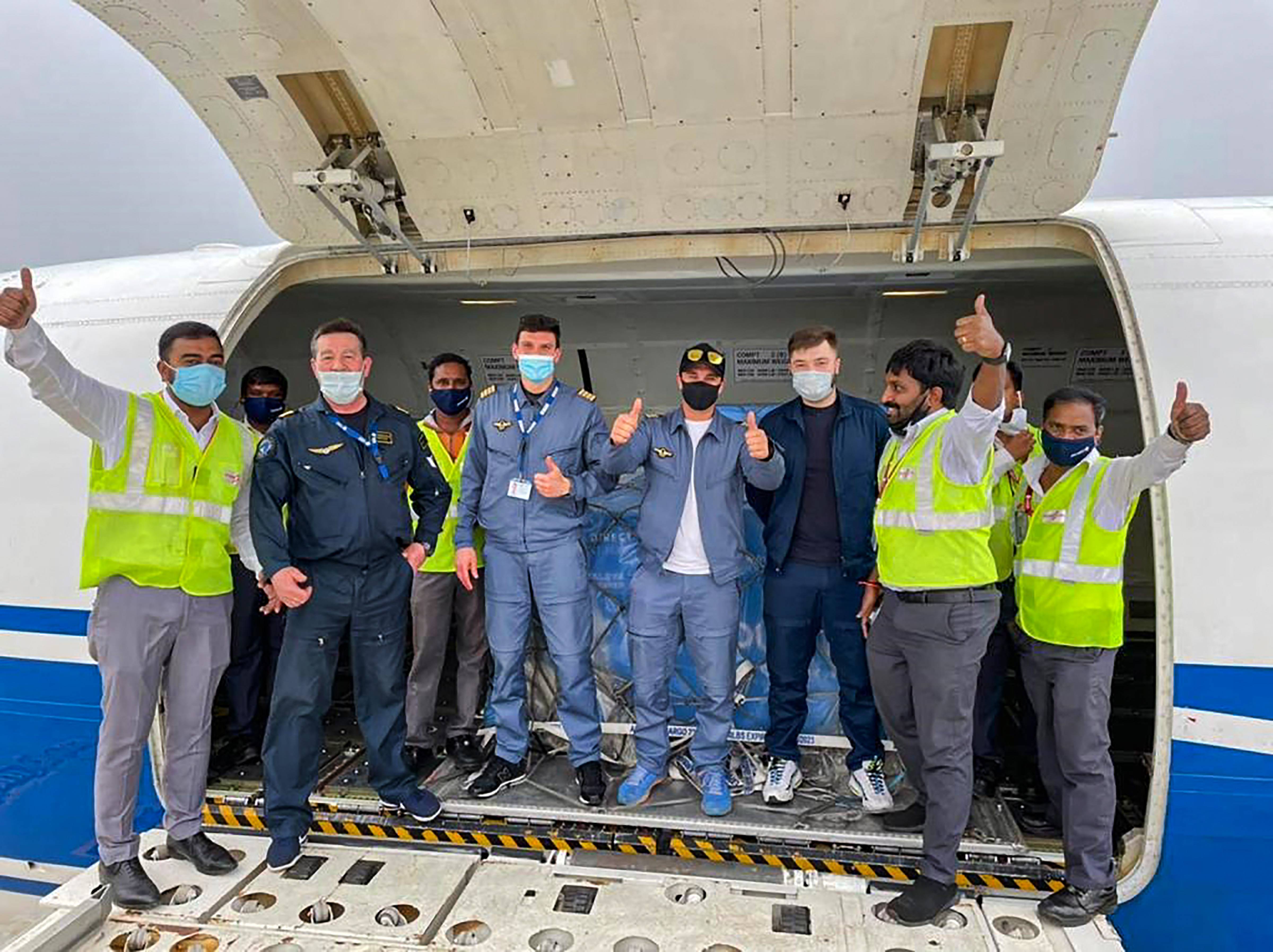 റഷ്യയുടെ സ്പുട്‌നിക് 5 വാക്‌സിന്റെ ഒന്നര ലക്ഷം ഡോസ് ഹൈദരാബാദിലെത്തി: ചിത്രങ്ങള്‍ കാണാം