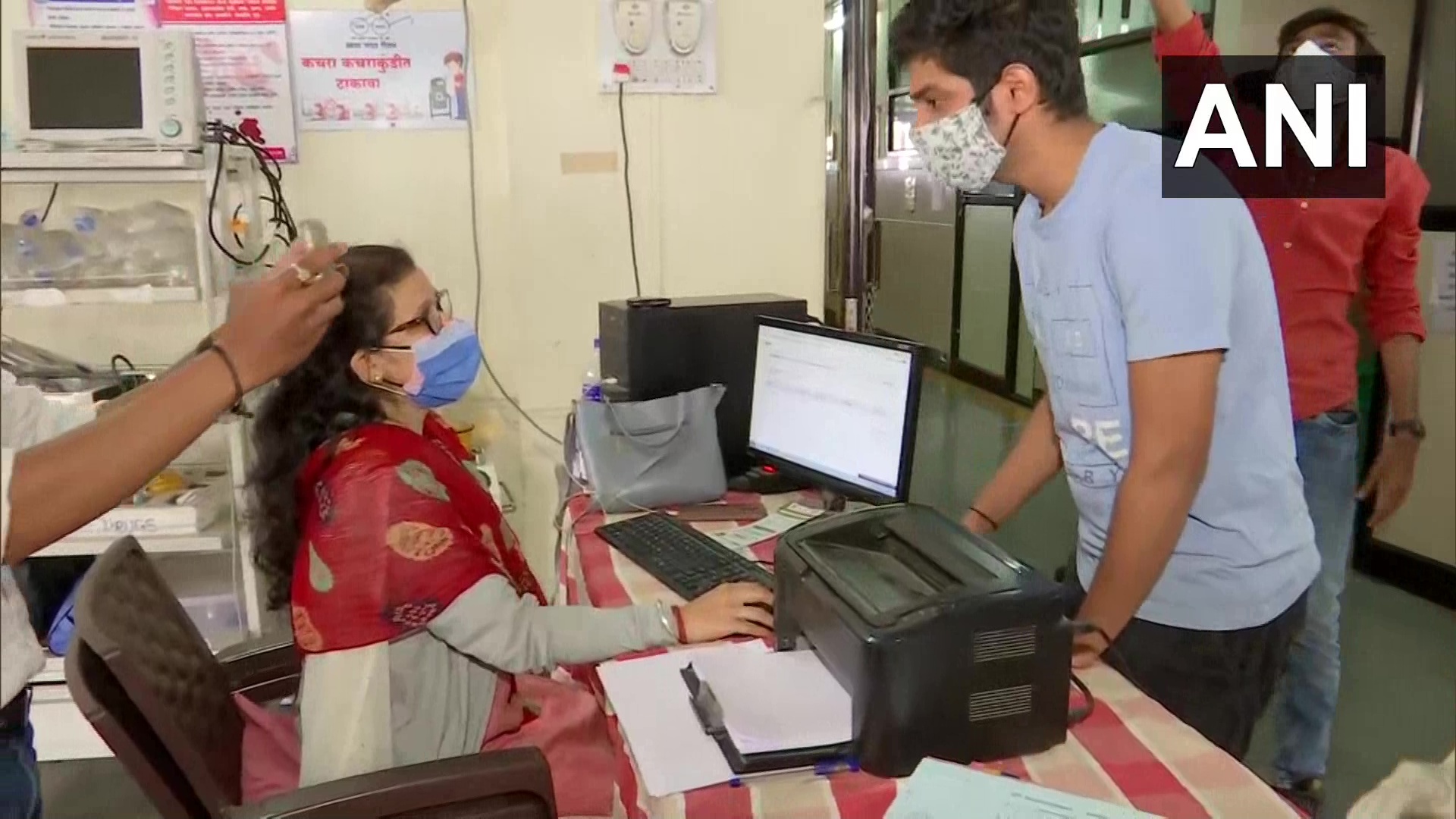 ഇന്ത്യയിൽ കൊവിഡ് വാക്സിനേഷൻ മൂന്നാം ഘട്ടം  ആരംഭിച്ചു, ചിത്രങ്ങൾ കാണാം