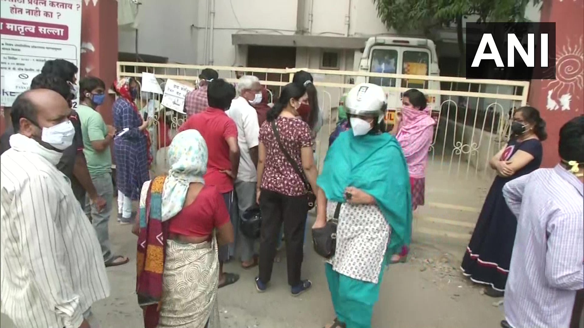 ഇന്ത്യയിൽ കൊവിഡ് വാക്സിനേഷൻ മൂന്നാം ഘട്ടം  ആരംഭിച്ചു, ചിത്രങ്ങൾ കാണാം