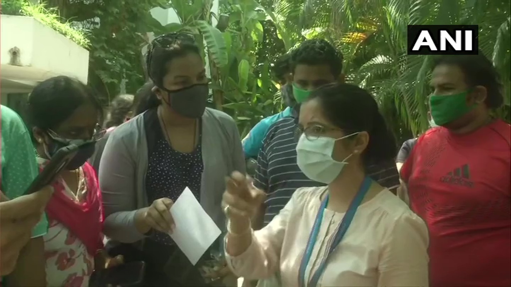 ഇന്ത്യയിൽ കൊവിഡ് വാക്സിനേഷൻ മൂന്നാം ഘട്ടം  ആരംഭിച്ചു, ചിത്രങ്ങൾ കാണാം