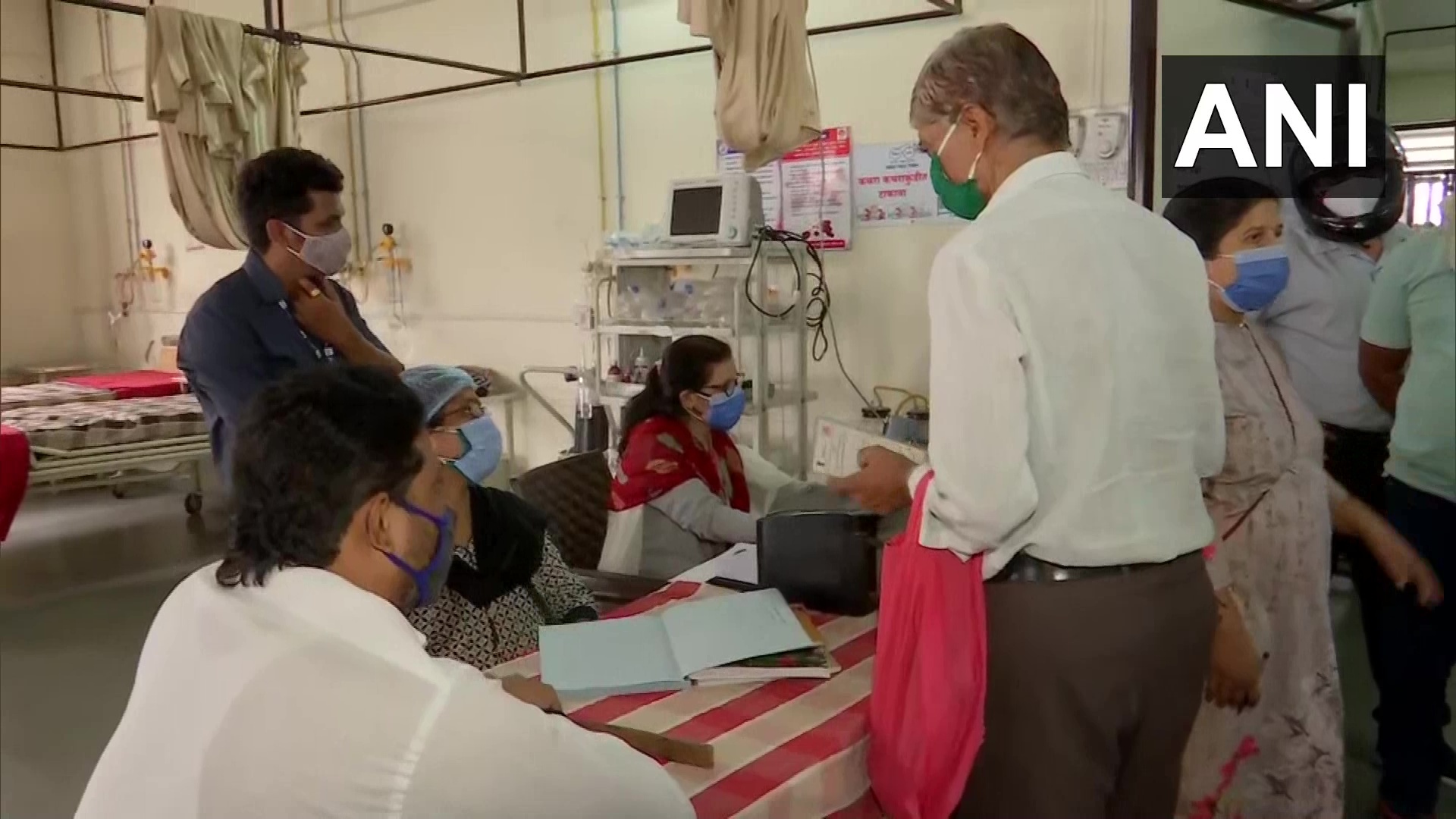 ഇന്ത്യയിൽ കൊവിഡ് വാക്സിനേഷൻ മൂന്നാം ഘട്ടം  ആരംഭിച്ചു, ചിത്രങ്ങൾ കാണാം