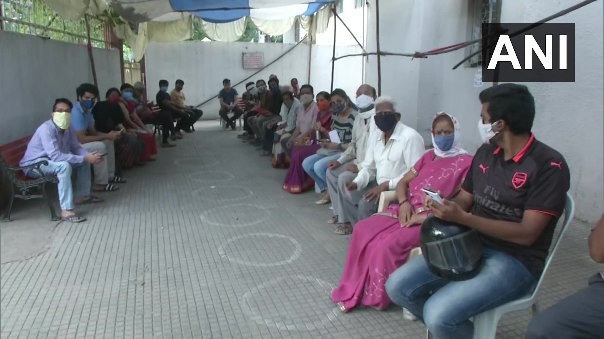 ഇന്ത്യയിൽ കൊവിഡ് വാക്സിനേഷൻ മൂന്നാം ഘട്ടം  ആരംഭിച്ചു, ചിത്രങ്ങൾ കാണാം