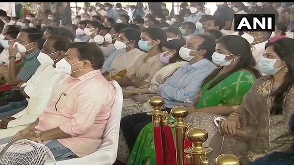 തമിഴ്‌നാട്ടില്‍ ഇനി പുതുയുഗം; എംകെ സ്റ്റാലിന്‍ മുഖ്യമന്ത്രിയായി സത്യപ്രതിജ്ഞ ചെയ്തു- ചിത്രങ്ങള്‍ കാണാം