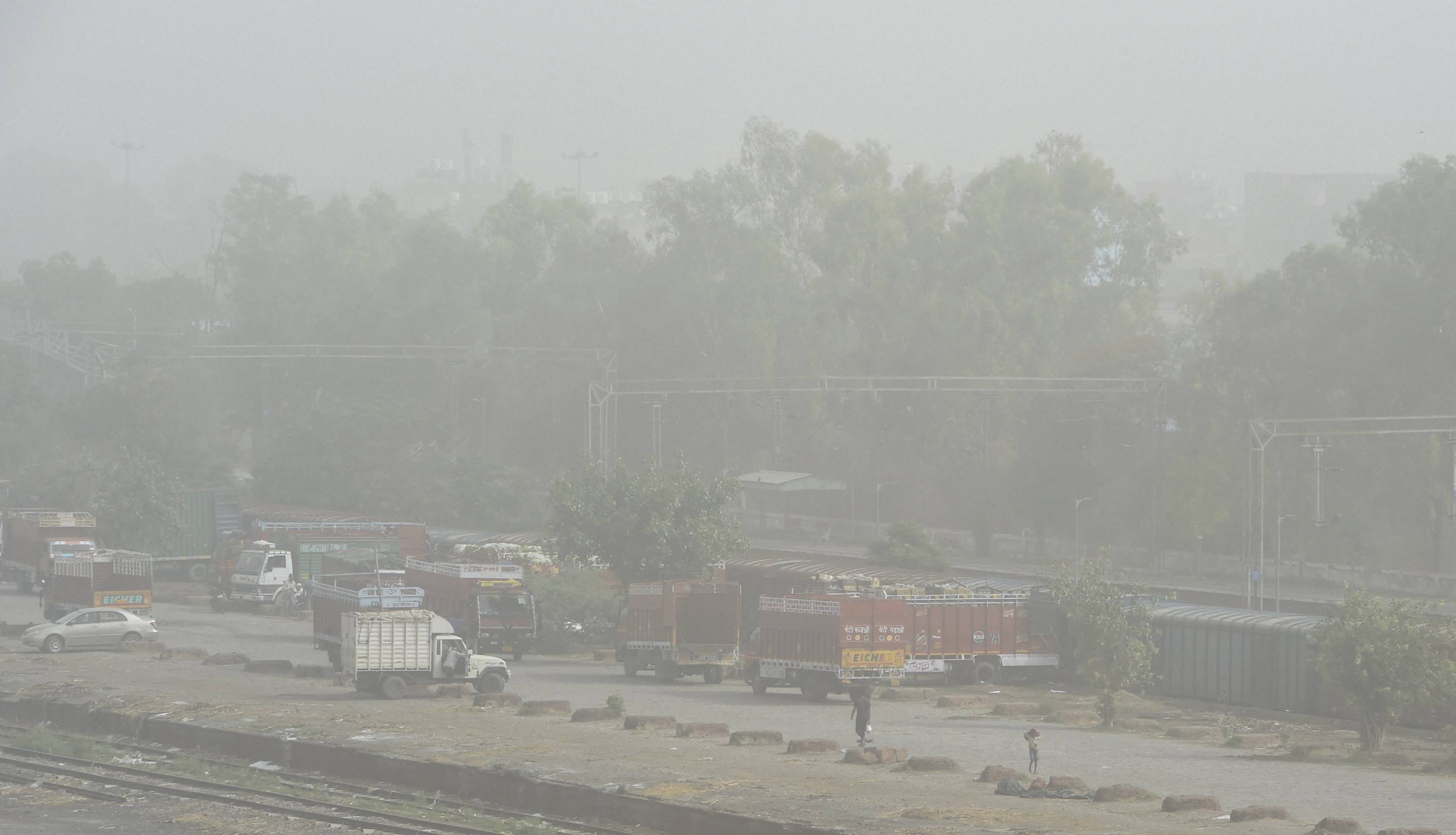 പൊടിയിൽ മൂടി ദില്ലി, ചിത്രങ്ങൾ കാണാം