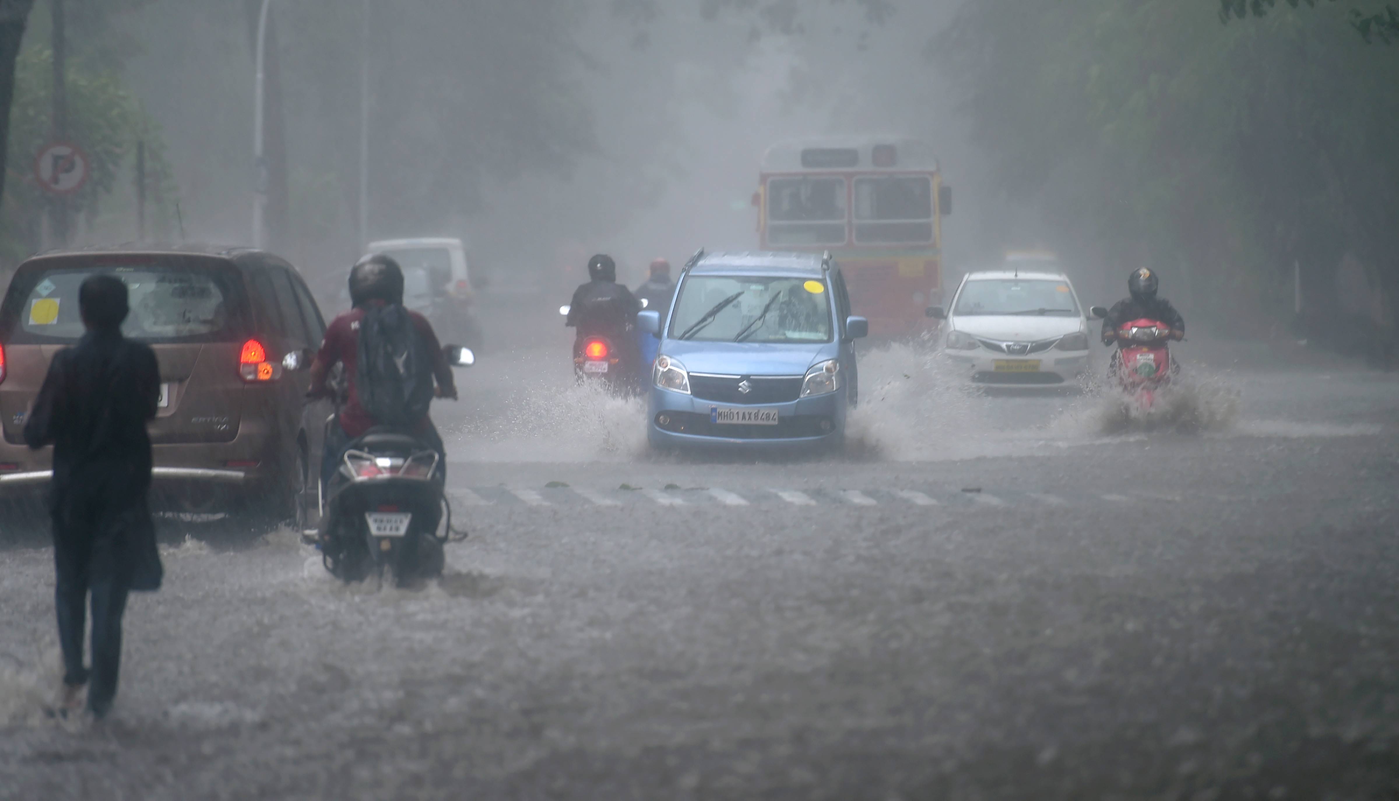 മുംബൈയില്‍ കനത്ത മഴ- ചിത്രങ്ങള്‍