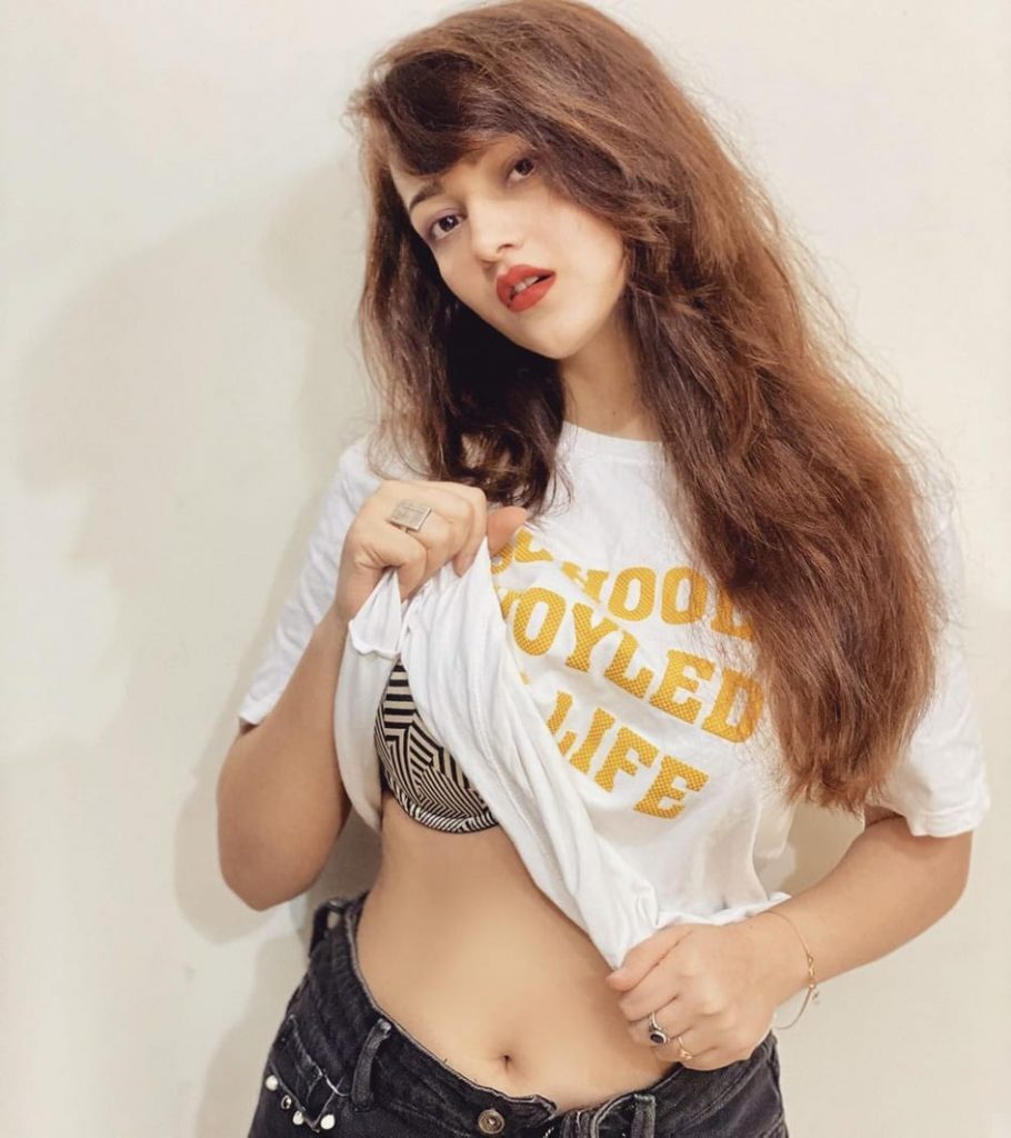 Himani Sharma की बोल्डनेस देखने वालों के मुंह से निकला- 'हाय गर्मी'