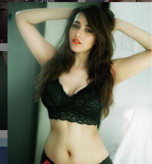 Himani Sharma की बोल्डनेस देखने वालों के मुंह से निकला- 'हाय गर्मी'