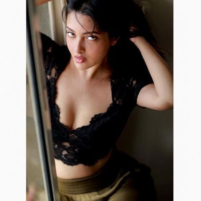 ഗ്ലാമറസായി നടി റിയ സെൻ, ഫോട്ടോകൾ