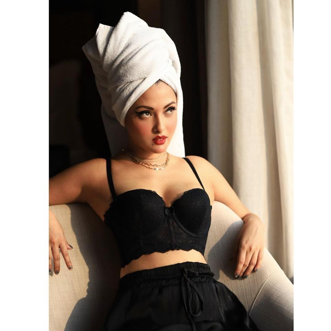 ഗ്ലാമറസായി നടി റിയ സെൻ, ഫോട്ടോകൾ