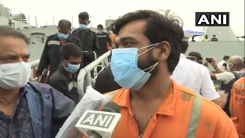 മുംബൈയില്‍ ബാര്‍ഗിലെ ജീവനക്കാരെ രക്ഷിക്കാനുള്ള നാവിക സേനയുടെ ശ്രമം: ചിത്രങ്ങള്‍