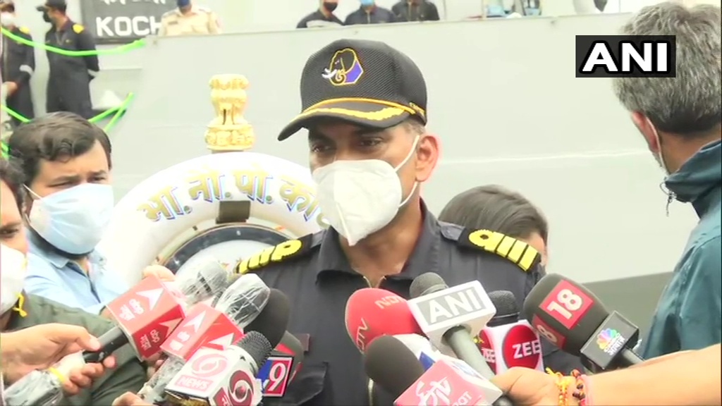 മുംബൈയില്‍ ബാര്‍ഗിലെ ജീവനക്കാരെ രക്ഷിക്കാനുള്ള നാവിക സേനയുടെ ശ്രമം: ചിത്രങ്ങള്‍