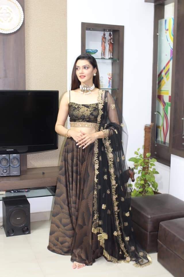 പുതിയ ലുക്കില്‍ തിളങ്ങി നിമിക രത്‌നാകര്‍; വൈറലായ ചിത്രങ്ങള്‍ കാണാം