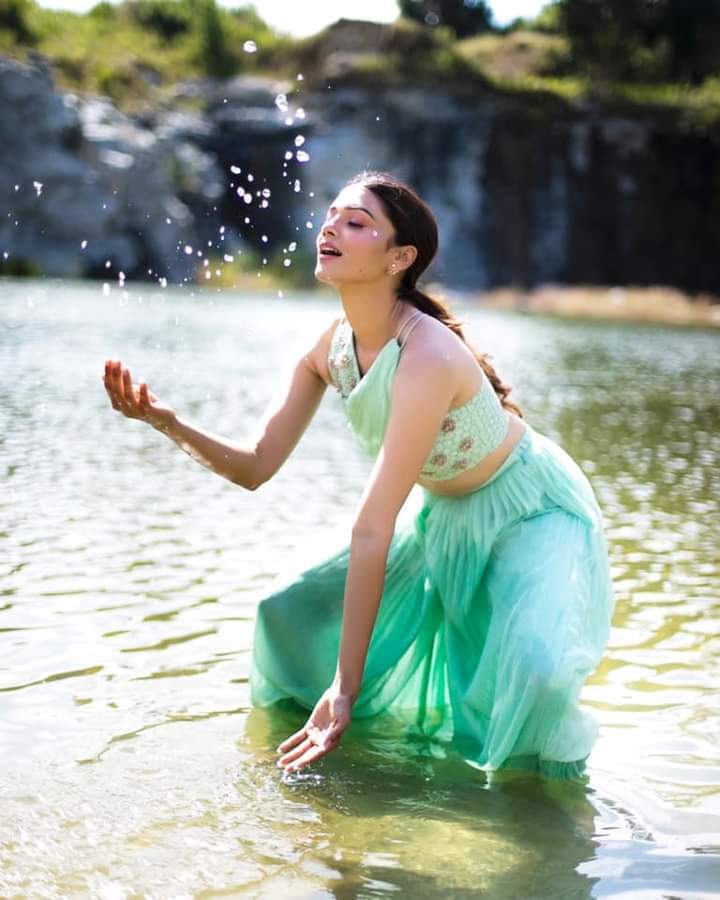 പുതിയ ലുക്കില്‍ തിളങ്ങി നിമിക രത്‌നാകര്‍; വൈറലായ ചിത്രങ്ങള്‍ കാണാം