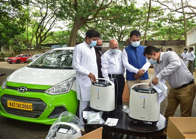 KA Dy CM Dr Ashwath Narayan launches oxygen concentrators to home isolation their doorstep
