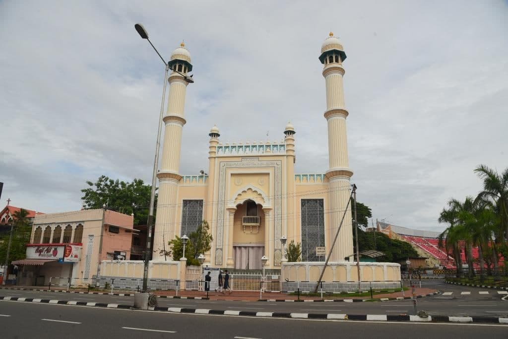 ഈദ് ദിനത്തിൽ ആളൊഴിഞ്ഞ് പള്ളികൾ, തിരുവനന്തപുരം പാളയം ജുമാ മസ്ജിദിന്റെ ചിത്രങ്ങൾ